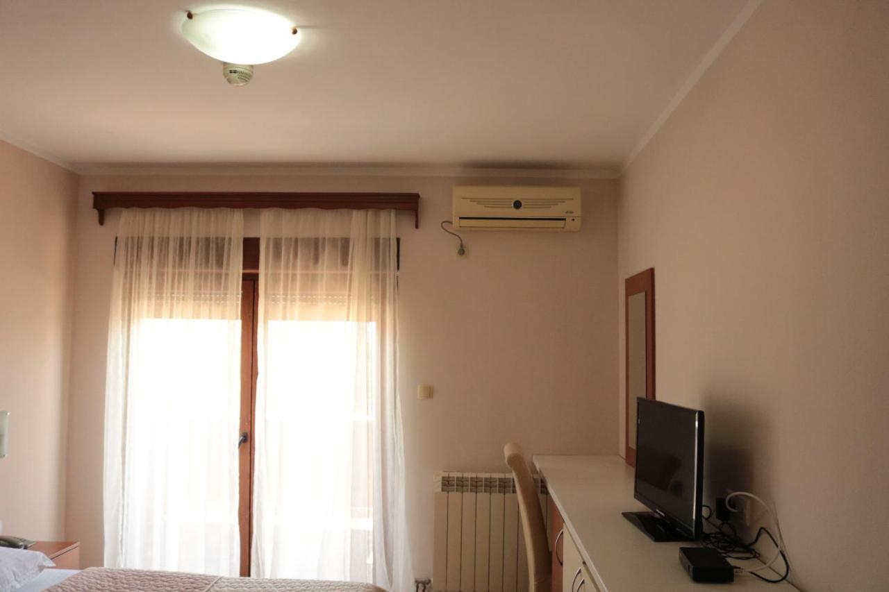 Hotel Perjanik Danilovgrad Dış mekan fotoğraf